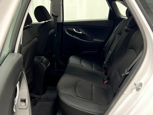 Used 2019 Hyundai Elantra GT FWD image 29