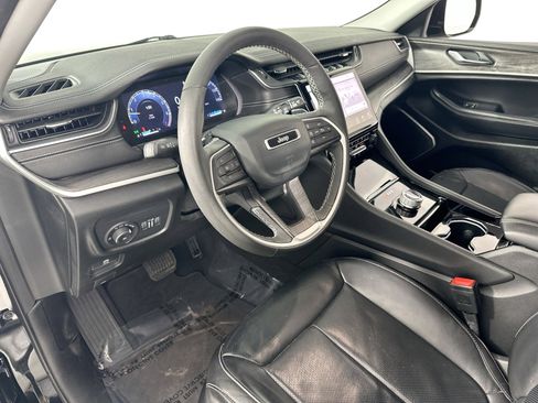 Used 2023 Jeep Grand Cherokee Limited w/ Luxury Tech Group II image 9