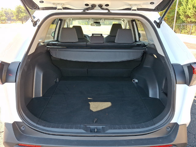 Used 2025 Toyota RAV4 XLE AWD/4WD image 28