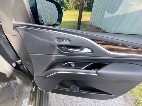 Used 2023 Cadillac Escalade ESV Premium Luxury image 33