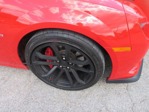 Used 2014 Chevrolet Camaro SS w/ SS Performance Package RWD image 15