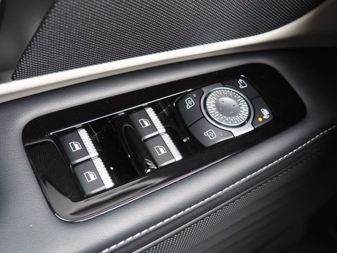 Used 2025 Lincoln Nautilus Premier image 26