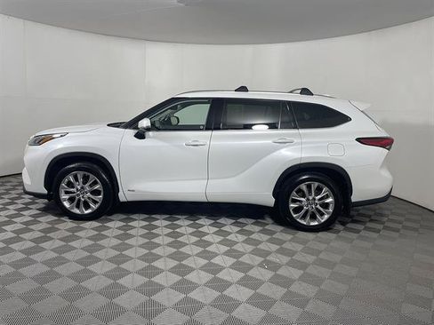 Used 2023 Toyota Highlander Limited AWD/4WD image 4