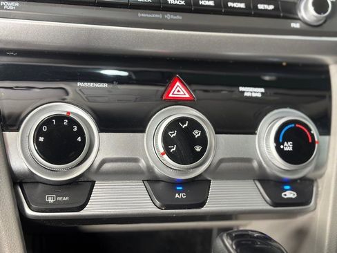 Used 2019 Hyundai Elantra SEL image 18