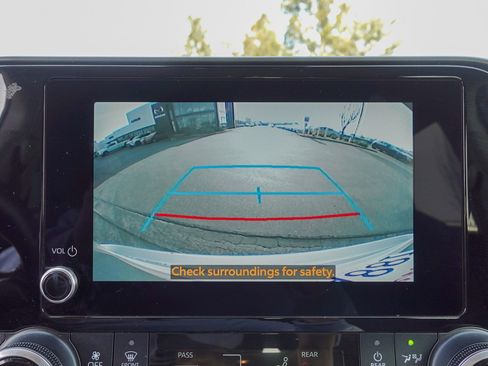 Used 2024 Toyota Highlander LE image 21