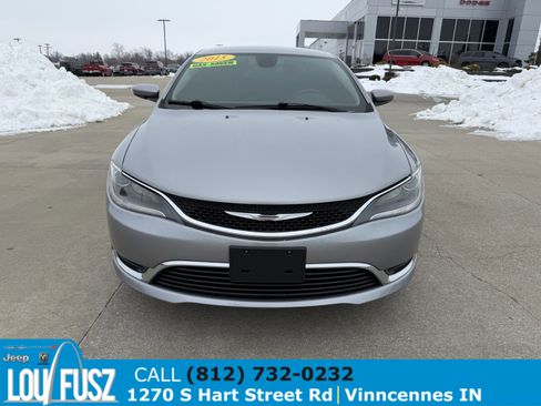 Used 2015 Chrysler 200 Limited w/ Convenience Group image 2