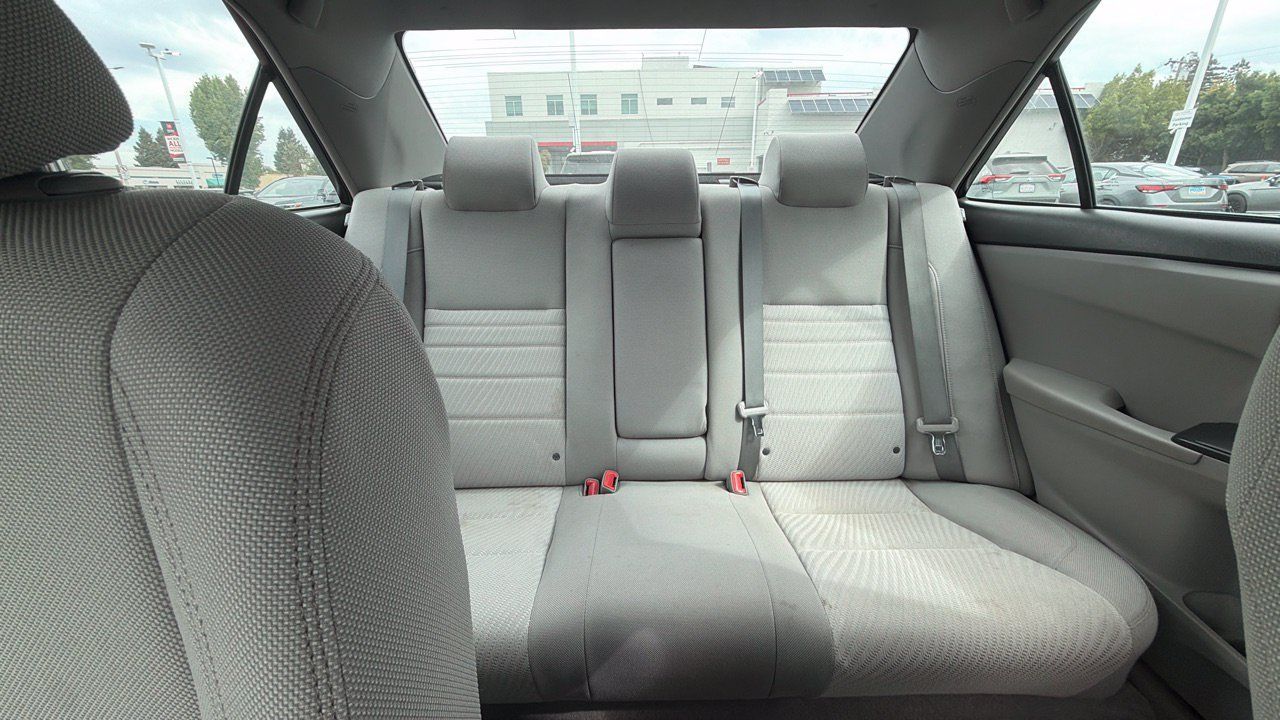 Used 2015 Toyota Camry LE FWD image 4
