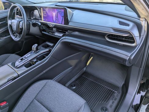 Used 2023 Toyota Crown XLE image 22