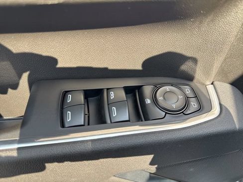 Used 2025 GMC Sierra 1500 Elevation AWD/4WD image 9