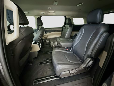 Used 2026 Kia Carnival FWD image 29