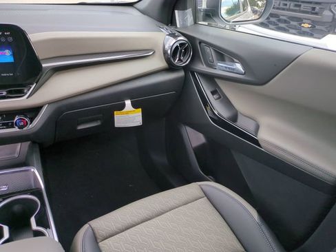 New 2026 Chevrolet Equinox LT w/ Convenience Package II image 17