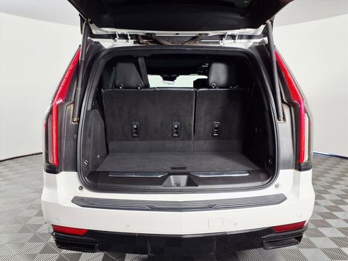 Certified 2022 Cadillac Escalade Sport Platinum w/ Heavy-Duty Trailer Package image 8