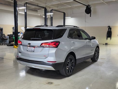 Used 2022 Chevrolet Equinox RS FWD image 7