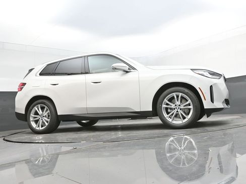 Certified 2025 BMW X3 xDrive30i w/ Premium Package image 46