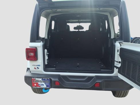 Used 2023 Jeep Wrangler Unlimited Sahara image 15