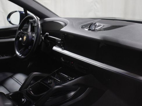 Used 2024 Porsche Cayenne Coupe AWD/4WD image 5