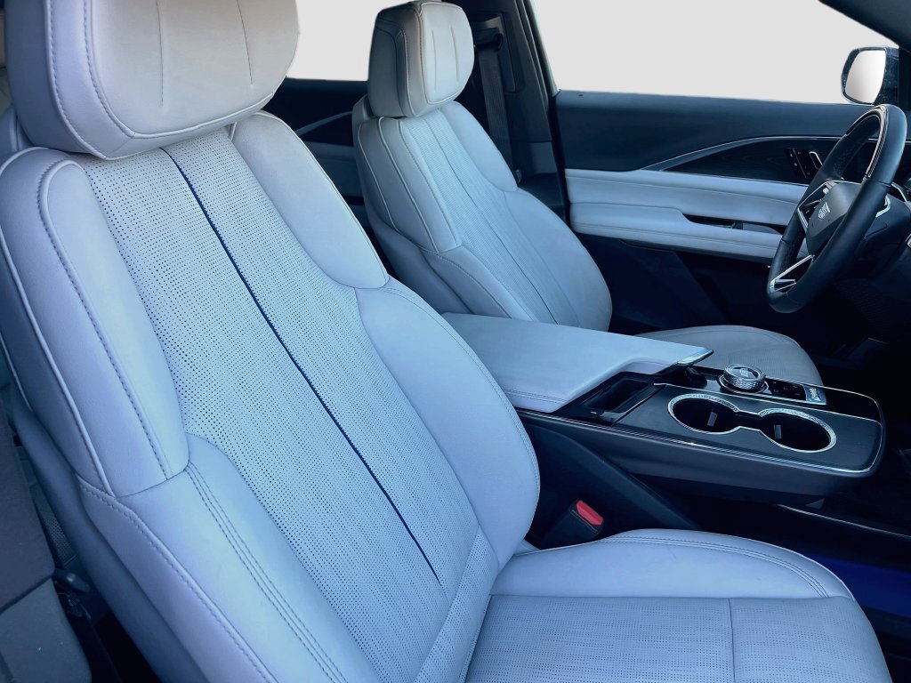 Used 2026 Cadillac Lyriq Luxury w/ LPO, Floor Liner Package AWD/4WD image 29