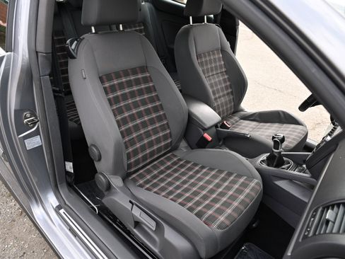 Used 2009 Volkswagen GTI 2-Door image 17