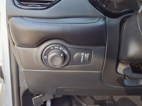 Used 2023 Dodge Durango SXT image 14