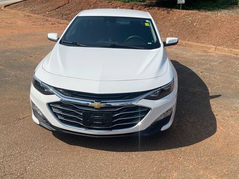 Used 2024 Chevrolet Malibu LT FWD image 2