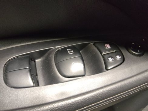 Used 2020 Nissan Pathfinder SV FWD image 27