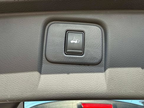 Used 2018 Nissan Murano Platinum w/ Cargo Package image 12