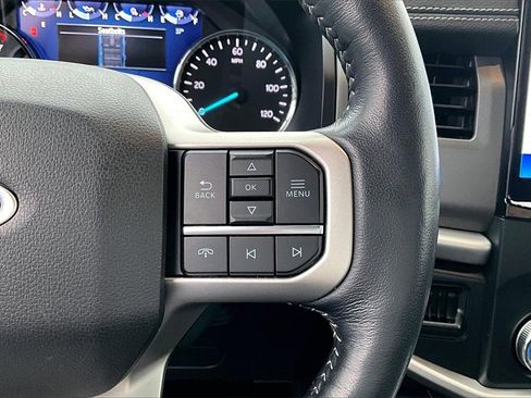 Used 2022 Ford Expedition XLT image 18