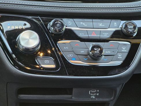 New 2027 Chrysler Pacifica Select FWD image 26