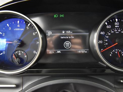 Used 2024 Kia Carnival EX image 9