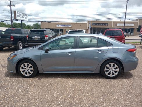 Used 2020 Toyota Corolla LE FWD image 4