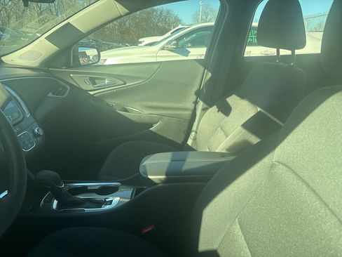 Used 2025 Chevrolet Malibu LT image 10