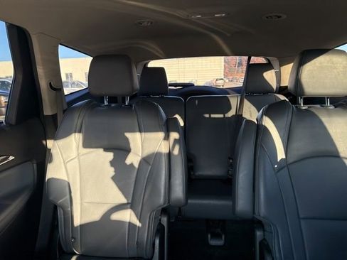 Used 2020 Buick Enclave Essence w/ Sound and Sites Package image 28