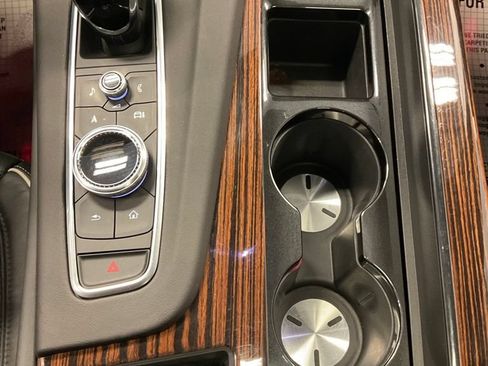 Used 2022 Cadillac Escalade Premium Luxury AWD/4WD image 25