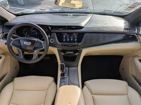 Used 2017 Cadillac XT5 FWD image 15