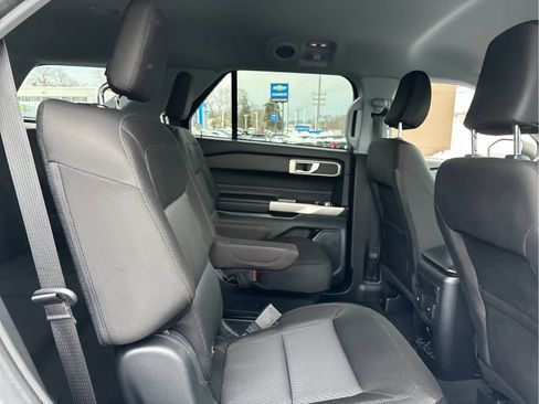 Used 2023 Ford Explorer XLT image 28