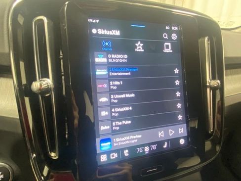 Used 2025 Volvo XC40 B5 Core image 21