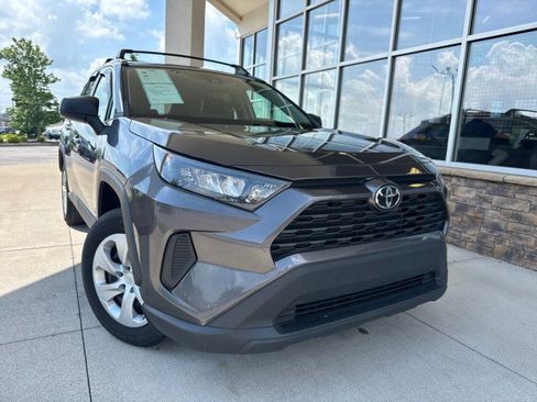 Used 2021 Toyota RAV4 LE AWD/4WD image 2