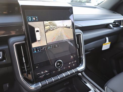 New 2026 GMC Yukon XL Elevation image 15