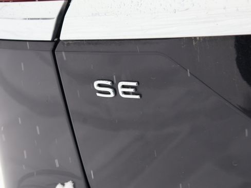 Used 2024 Volkswagen Atlas SE image 20