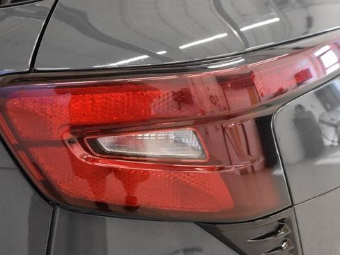 Used 2025 Chevrolet Trax LT w/ LT Convenience Package FWD image 12