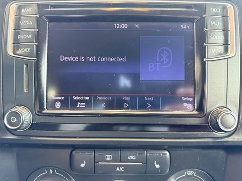 Used 2016 Volkswagen Jetta SE image 17