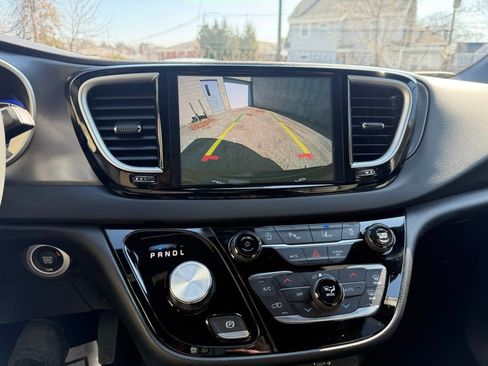 Used 2026 Chrysler Pacifica Select FWD image 26