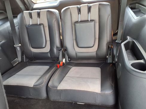 Used 2017 Ford Explorer XLT w/ Equipment Group 202A image 30