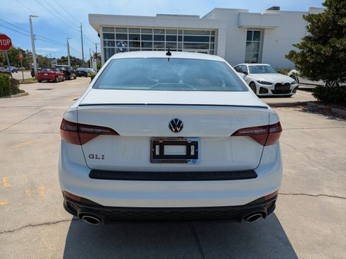 Used 2023 Volkswagen Jetta GLI Autobahn image 5