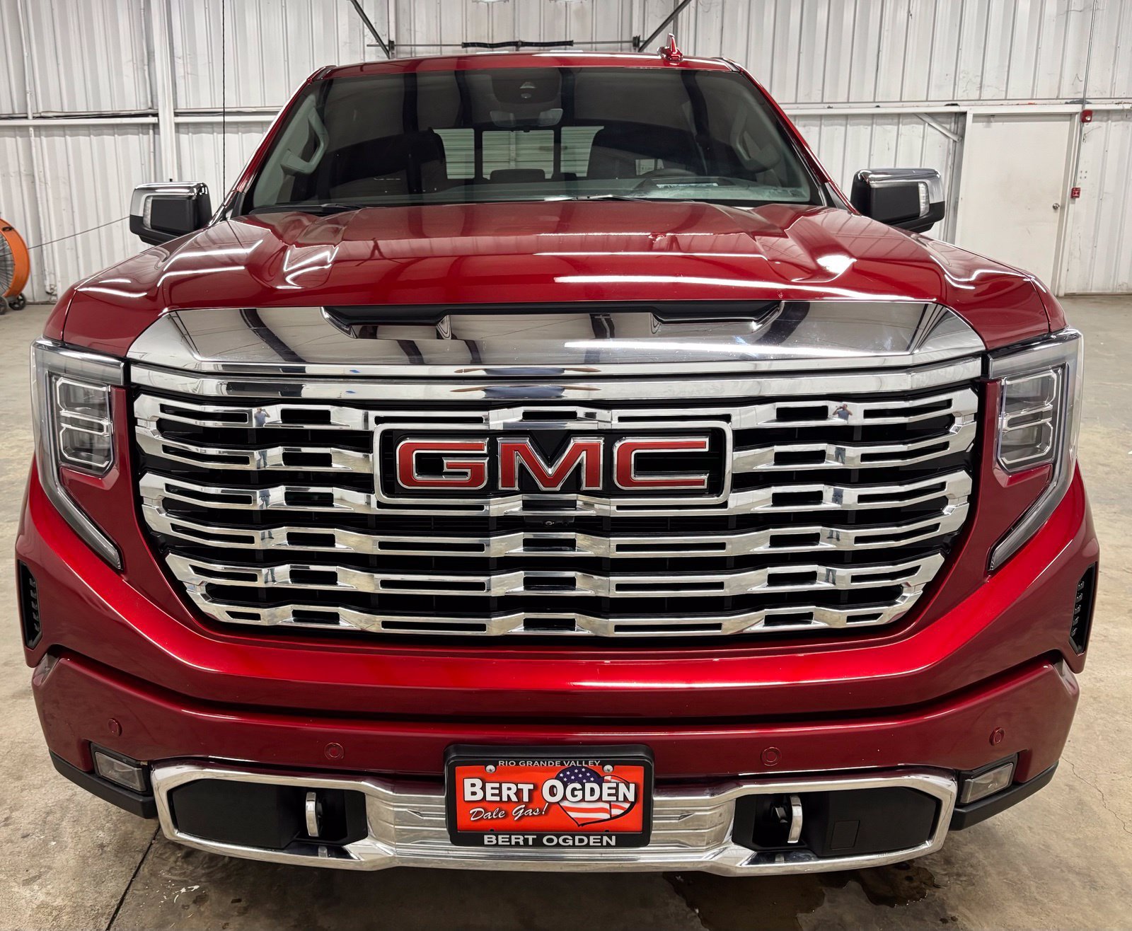 Used 2024 GMC Sierra 1500 Denali w/ Denali Reserve Package AWD/4WD image 2