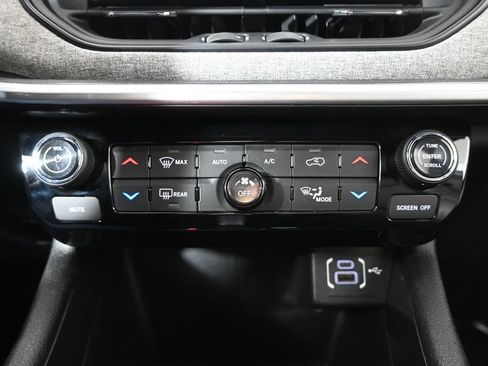 Used 2023 Jeep Compass Latitude w/ Convenience Group AWD/4WD image 29