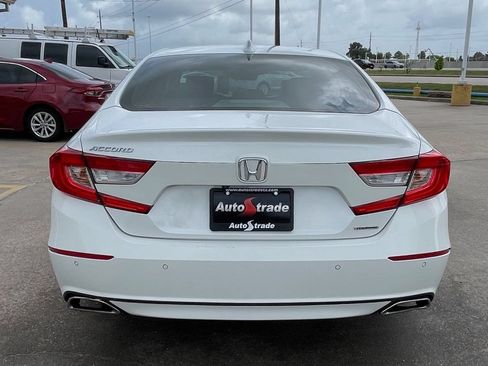 Used 2018 Honda Accord Touring image 9