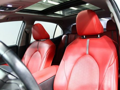 Used 2019 Toyota Camry XSE image 18