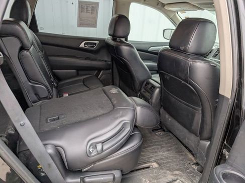 Used 2018 Nissan Pathfinder SL image 19