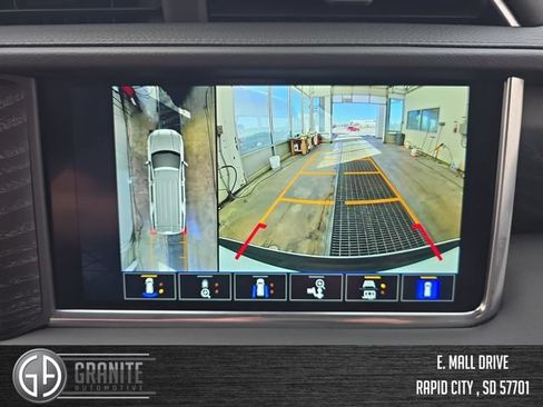 Used 2024 GMC Yukon XL Denali AWD/4WD image 20